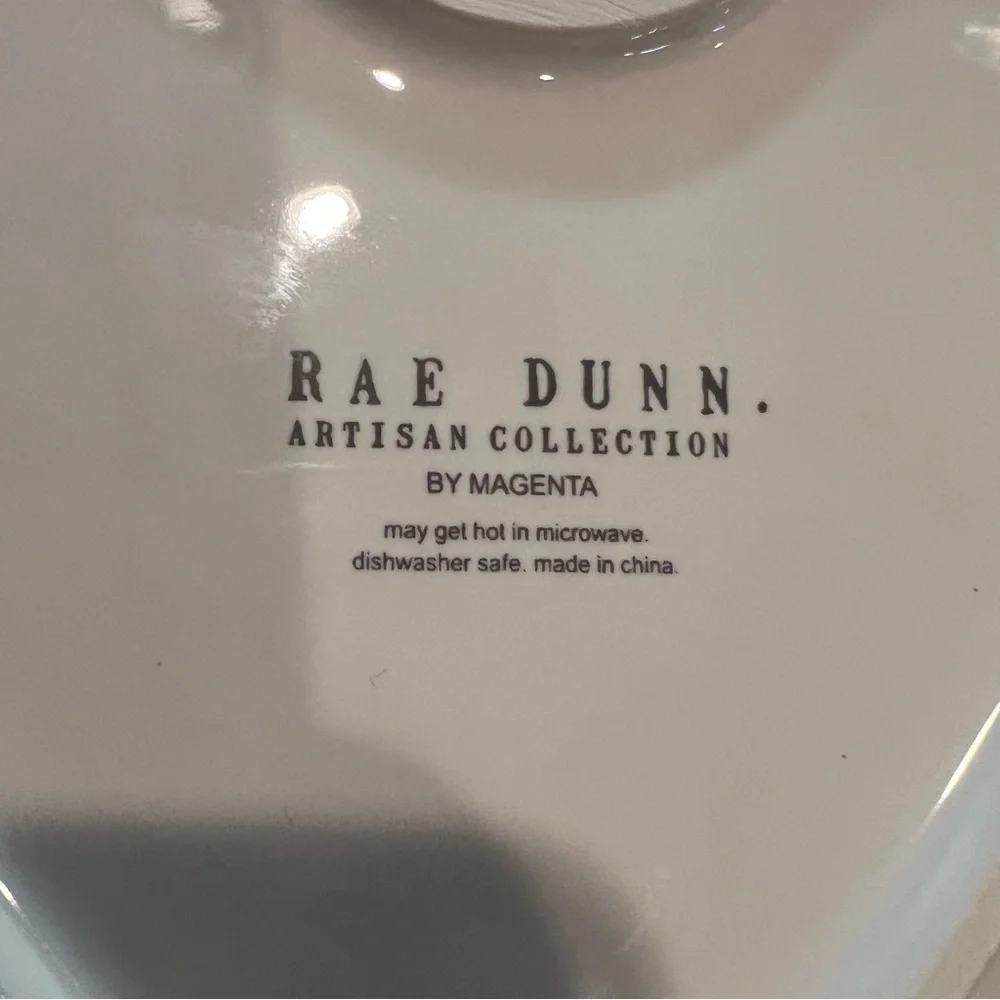 RAE DUNN KISSES & LOVE HEART SHAPE PLATES Set of 2 NWOT - Picture 7 of 11